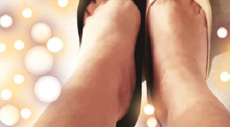 Απίστευτο! Ποια γνωστή της κυπριακής showbiz ντύθηκε φορώντας δύο διαφορετικές γόβες;