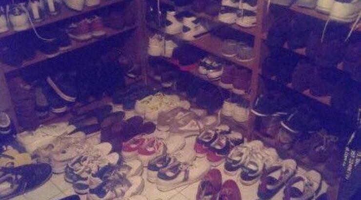 Γοητευτικός επώνυμος Κύπριος έχει 600 ζευγάρια παπούτσια στη γκαρνταρόμπα του!