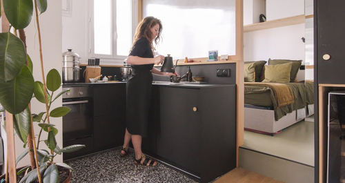 Μια interior designer επαναπροσδιόρισε το μικροσκοπικό διαμέρισμα, μόλις 25τ.μ., στο Παρίσι