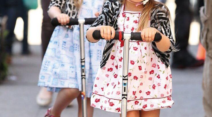 Με τα scooters τους οι δίδυμες της Sarah Jessica Parker! 