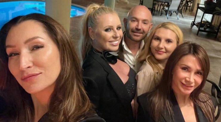 To λαμπερό pre-Christmas πάρτι της Ioana-Catalina Ancuta