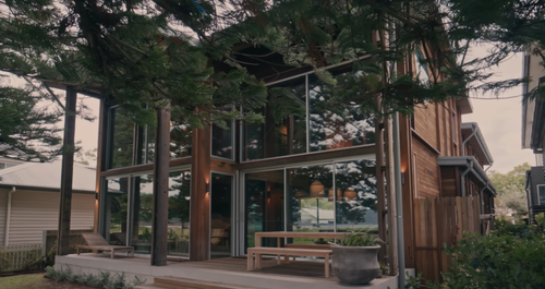 Μέσα στο πιο διαχρονικό παραθαλάσσιο σπίτι της Αυστραλίας, χτισμένο για να αντέχει στις ακτές