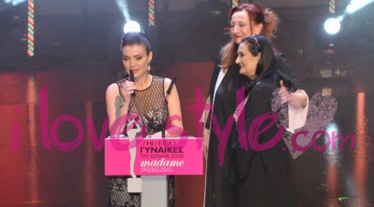 Η συγκινητική στιγμή των βραβείων Madame Figaro Γυναίκες της χρονιάς 2016 όταν η Χριστίνα Παυλίδου αφιερώνει το βραβείο της στον Άντη Χατζηκωστή!