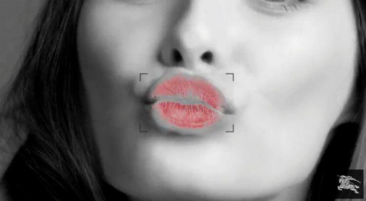 Burberry & Google: Η πιο ρομαντική συνεργασία της χρονιάς