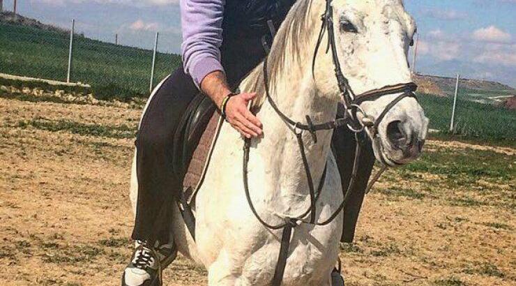 Ποιος επώνυμος Κύπριος κάνει ιππασία;