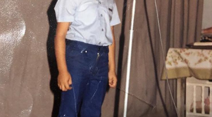 Ποιος επώνυμος Κύπριος είναι το αγοράκι στην εικόνα;