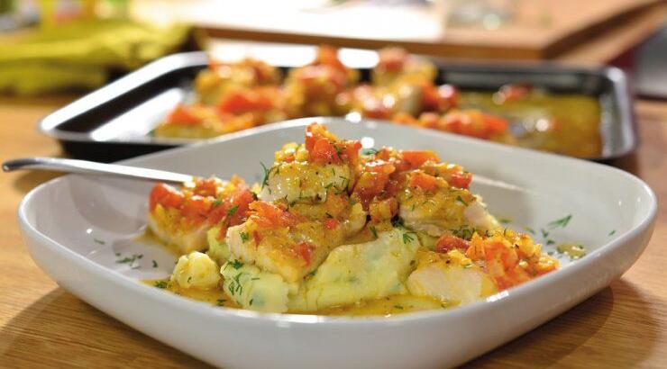 Πέρκα µε µαροκινή σάλτσα τοµάτας και πουρέ µυρωδικών