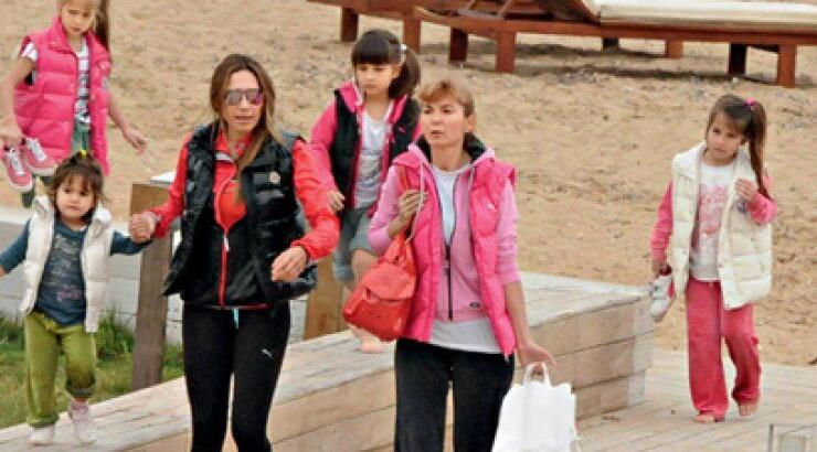 Πετρουλάκη και θυγατέρες