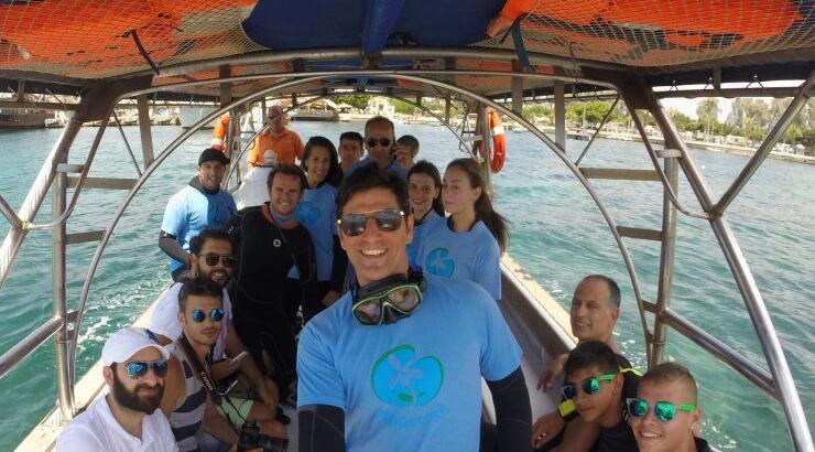 Σάκης Ρουβάς: Καθαρίζοντας τον βυθό της Πάφου [βίντεο]