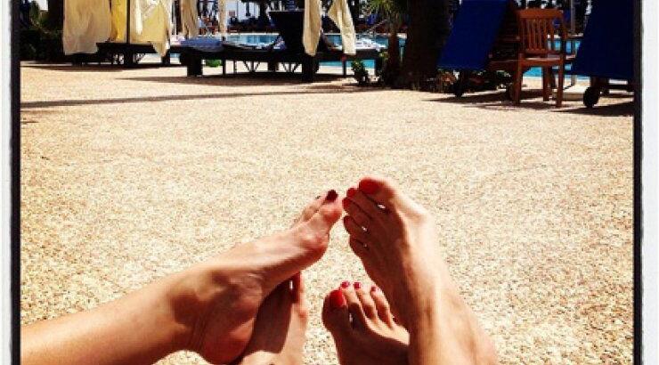 Ποιες επώνυμες Κύπριες φίλες ξεκίνησαν τα μπάνια στη θάλασσα;