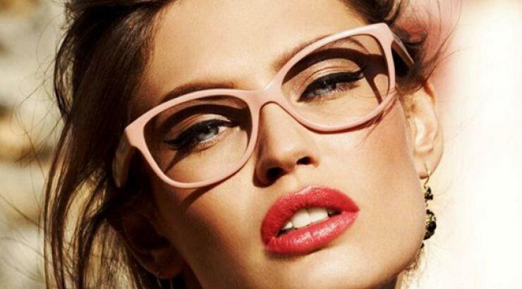 Φοράς γυαλιά μυωπίας; 5 έξυπνα make up tips