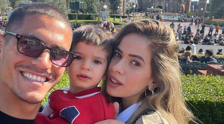 Πιέρος Σωτηρίου: Ο γιος του, Σοφοκλής ρίχνει γαρύφαλλα στον Λούκα Γιώρκα [βίντεο]