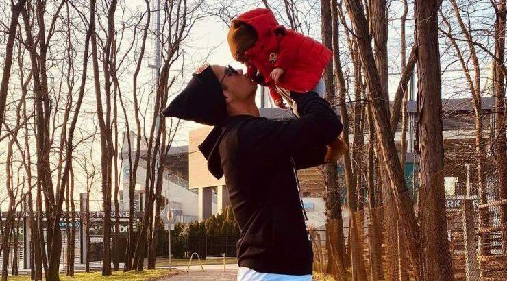 Η Μαρία Κορτζιά αποκαλύπτει πως είναι ο Πιέρος Σωτηρίου ως μπαμπάς για τον γιο τους Σοφοκλή!