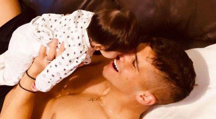 Ο Πιέρος Σωτηρίου απαθανατίζει τον γιο του να παίζει στο σαλόνι του νέου τους σπιτιού! [βίντεο]