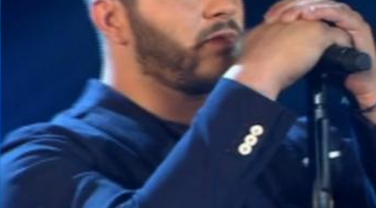 Δείτε τον Πιλάτο από το X-Factor να τραγουδάει Παντελίδη στο καφέ της οικογένειας στη Νέα Ιωνία