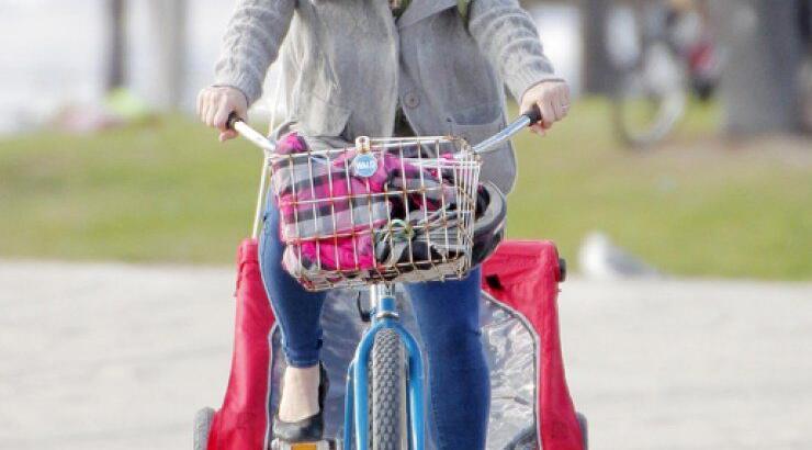 Δείτε το παράξενο ποδήλατο της Pink