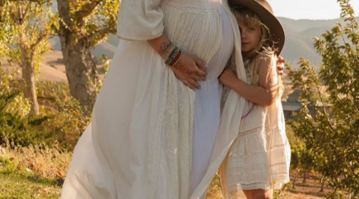 Πασίγνωστη τραγουδίστρια είναι έγκυος για δεύτερη φορά!