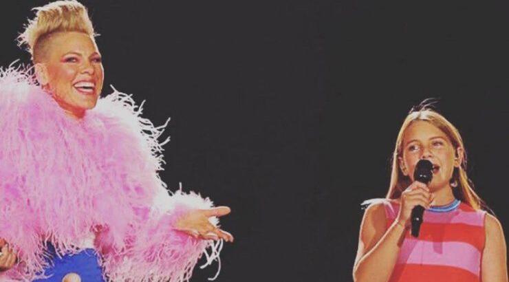 Pink: Συγκινήθηκε όταν η κόρη της, Willow ανέβηκε στη σκηνή στην πρεμιέρα της περιοδείας της 