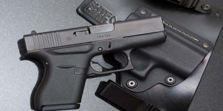 Βρέθηκε πιστόλι με γεμιστήρα κάτω από κάλαθο σκουπιδιών 