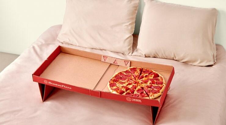 Φάε την πίτσα στο κρεβάτι!