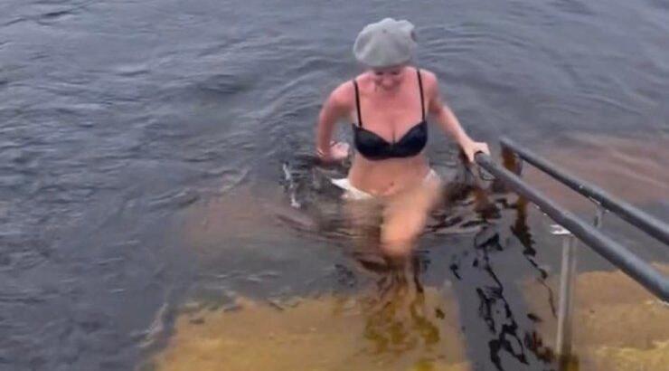 Γνωστή Κύπρια βούτηξε στα παγωμένα νερά λίμνης στη Φινλανδία! [εικόνες & βίντεο]