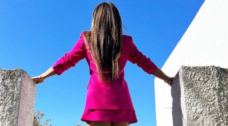 Ελληνίδα παρουσιάστρια έλαβε προσβλητικό σχόλιο στο instagram: “Δεν κάνετε παιδιά και κουβαλάτε τα σκυλιά”