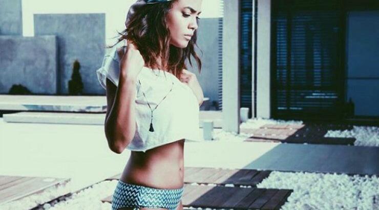 Αγαπημένη Ελληνίδα ηθοποιός ποζάρει με μαγιό και αναστατώνει το instagram!