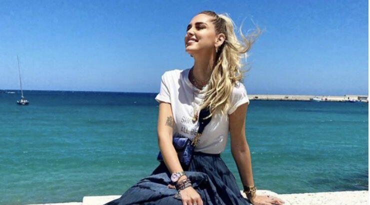 H Chiara Ferragni μας υπενθύμισε ποσό τέλειες είναι οι πλισέ φούστες για το καλοκαίρι 