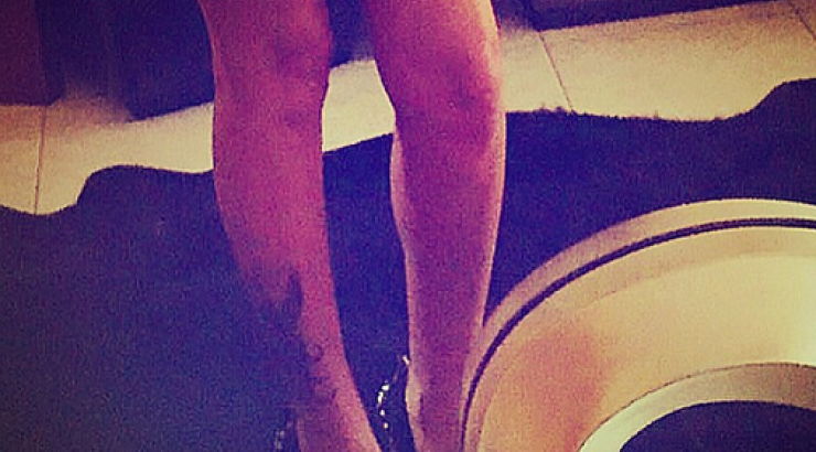 Σε ποια Ελληνίδα ανήκουν αυτά τα καλλίγραμμα πόδια;