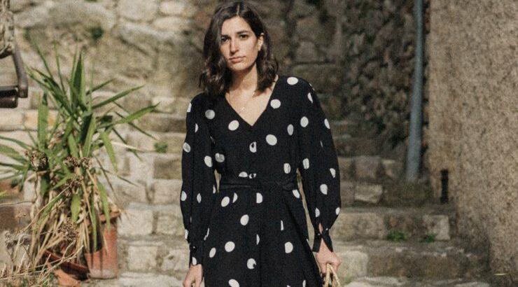 Φόρεσε το πουά φόρεμα με retro αέρα