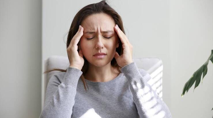 4 τρόποι να απαλλαγείς από τον πονοκέφαλο με απλές κινήσεις 