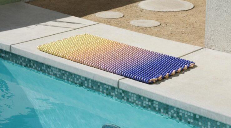 Πλάι στην πισίνα