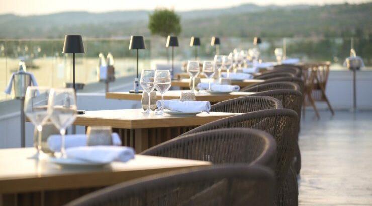 Qurio Restaurant: Η νέα είσοδος στο rooftop του Nikki Beach Resort & Spa στο Πόρτο Χέλι 