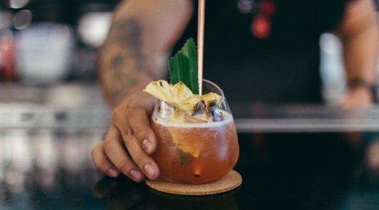 Όσα πρέπει να γνωρίζεις για να βγεις για καφέ ή ποτό από σήμερα! 