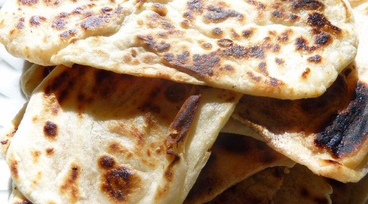 Πουρέκια της σάτζιης με χαλλούμι για την Τσικνοπέμπτη!