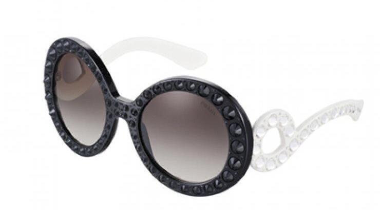 Τα νέα γυαλιά ηλίου του οίκου Prada