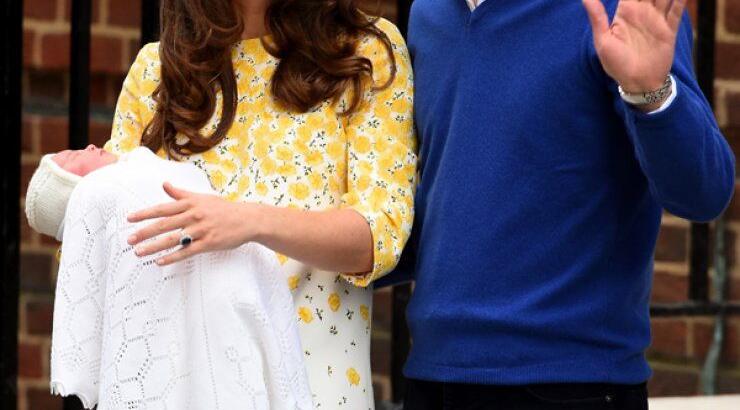 Δείτε πόσο κοστίζει η κουδουνίστρα και η τιάρα της μικρής πριγκίπισσας [εικόνες] 