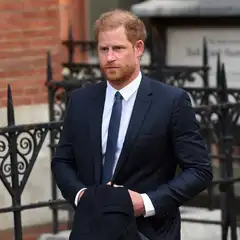 Πρίγκιπας Harry: Το νέο βιβλίο που αποκαλύπτει εντάσεις με τη βασιλική οικογένεια