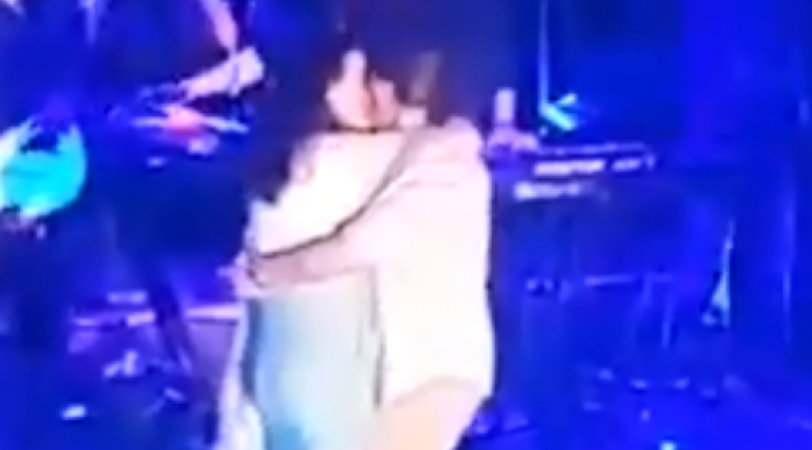 Πρόταση γάμου από γνωστό Κύπριο στη σύντροφό του [βίντεο]