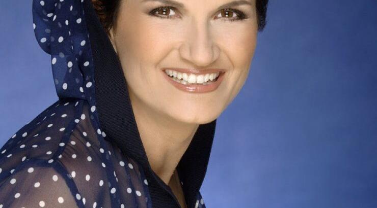 H Άλκιστις Πρωτοψάλτη διαβάζει παραμύθια