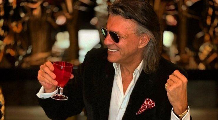 Ηλίας Ψινάκης: Έκλεισε τα 70 και το γιόρτασε σε μια εξωτική τοποθεσία [βίντεο]