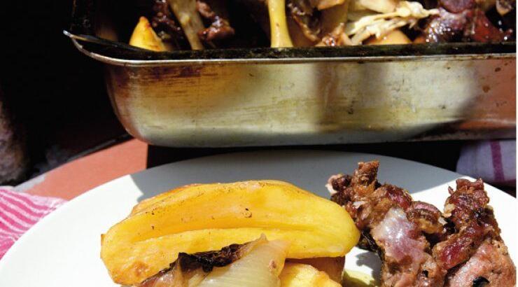 Ψητό κρέας στο φούρνο με πατάτες 