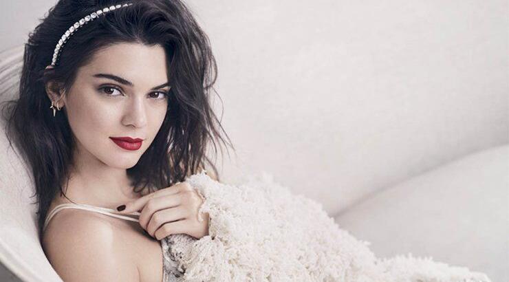 Δώσε ακαταμάχητο creamy χρώμα και έντονη λάμψη στα χείλη σου