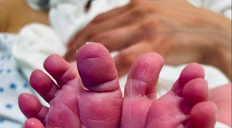 Συγκίνηση για επώνυμο Κύπριo: Η σύζυγος του έφερε στον κόσμο την κορούλα τους [εικόνα]