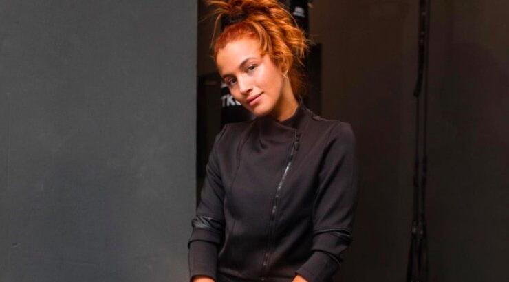 Φωτιά η Κάλια Ελευθερίου: Πέταξε τα ρούχα της και πόζαρε με see through λευκά εσώρουχα [εικόνες]