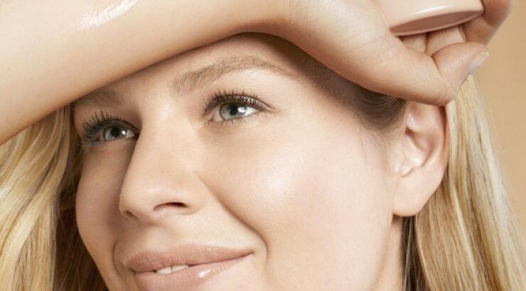 Clinique, Even Better Glow Light Reflecting Makeup SPF15: Δημιουργεί λάμψη και βελτιώνει τις δυσχρωμίες