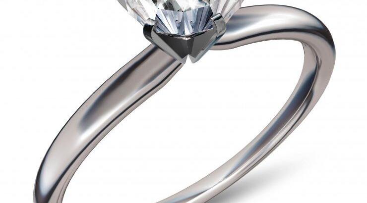 Της έκλεψαν το δαχτυλίδι ενώ περπατούσε στο δρόμο