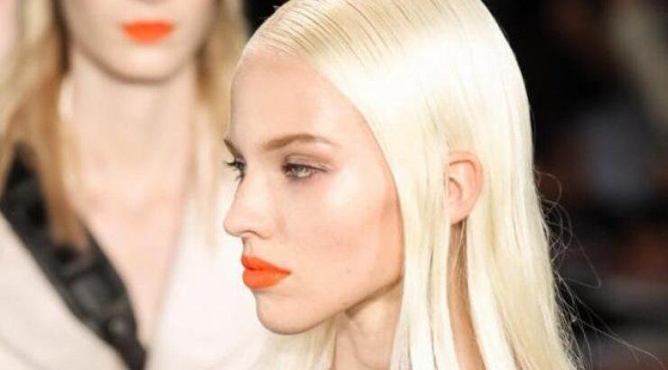 Αυτό είναι το must χρώμα στα χείλη για το επόμενο καλοκαίρι!