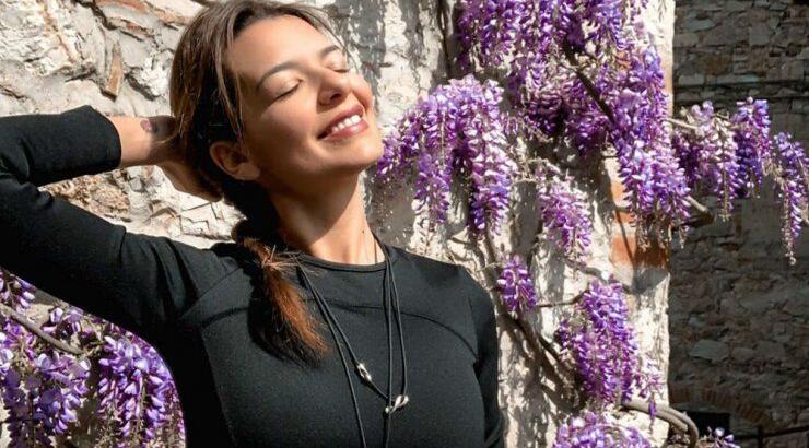 Νικολέττα Ράλλη: Φόρεσε το μαγιό της και μας έδειξε το σώμα της ένα μήνα μετά τη γέννηση της κόρης της [εικόνα]