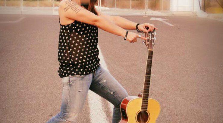 Γνωστή τραγουδίστρια “κατεβαίνει” στις εκλογές με το κόμμα του Τσίπρα!